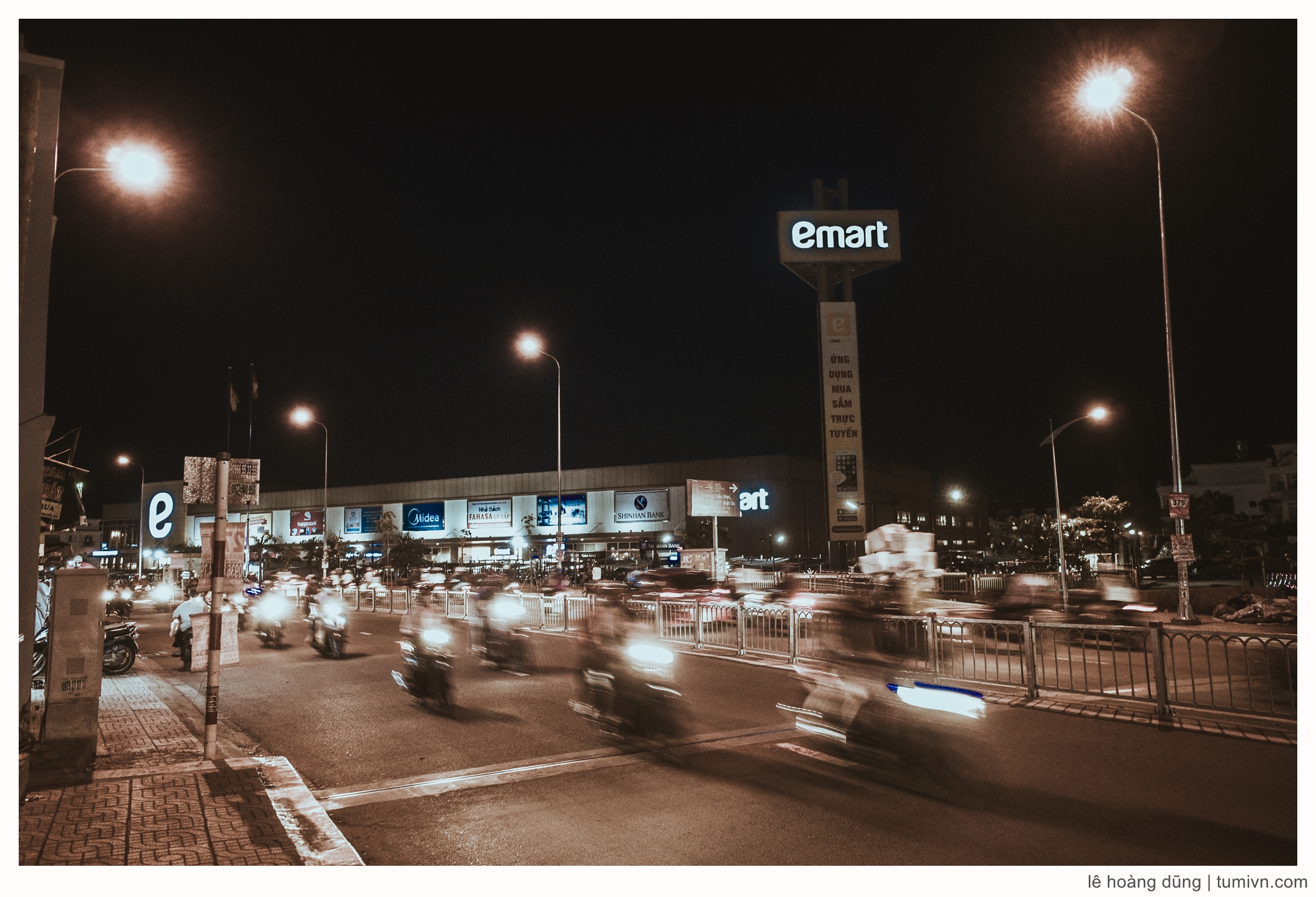 20171022-GR-18.3 mm f-2.8-emart